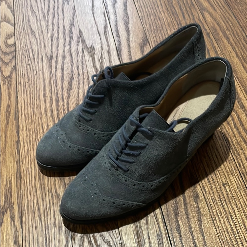 Gray Flats with Brogue Detailing and Textured Finish